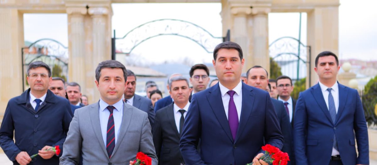 Maliyyə Nazirliyinin kollektivi Xocalı faciəsi qurbanlarının xatirəsini yad edib