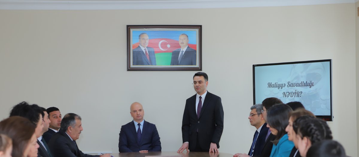 Muxtar respublikanın ümumtəhsil məktəblərində maliyyə savadlılığının artırılmasına dair təlimlər keçirilir