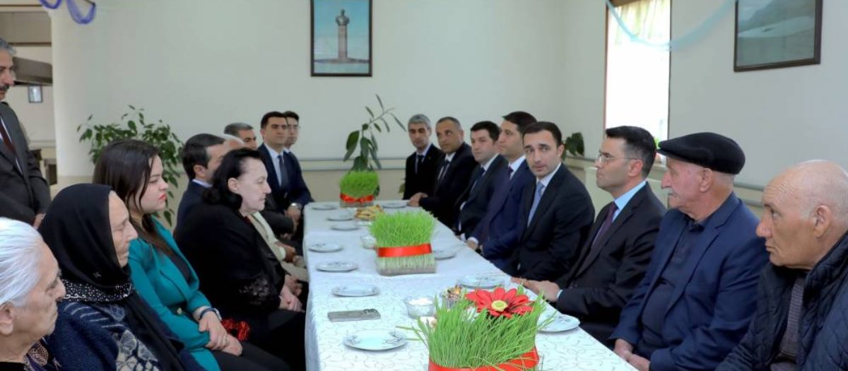 Maliyyə Nazirliyinin kollektivi Novruz bayramı münasibətilə Sosial Reabilitasiya Müəssisəsinin sakinlərini və aztəminatlı ailələri ziyarət edib